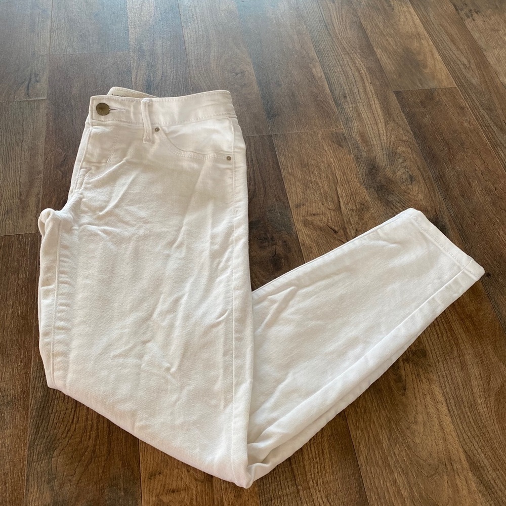 Women’s white jeans
